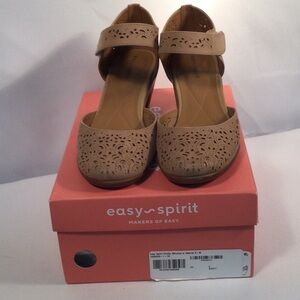 Easy Spirit Women's Cindie Mary Jane Pumps in Natural Size 6M